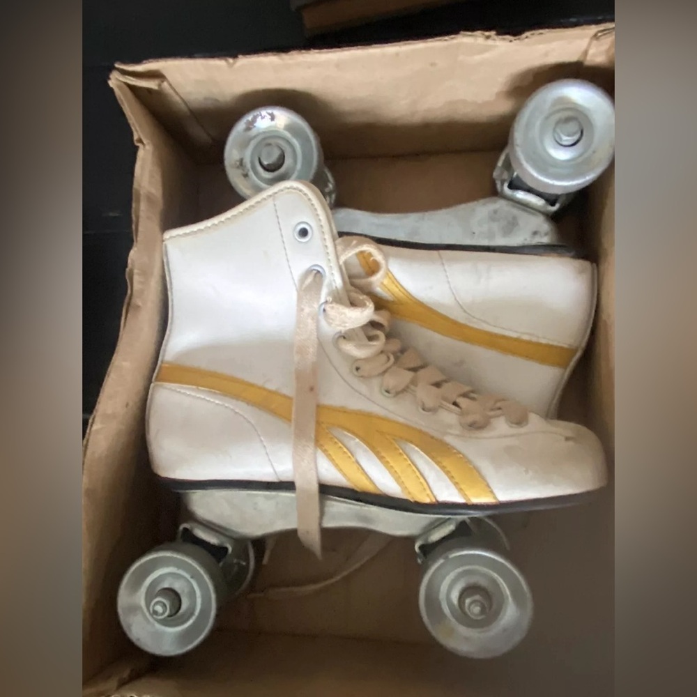VTG Kid’s  White & Yellow Roller Skates In Original Box Size 2 Item#171